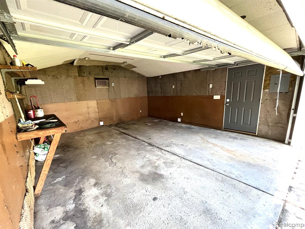 18475 Dalby, Redford, MI 48240 — Photo 23