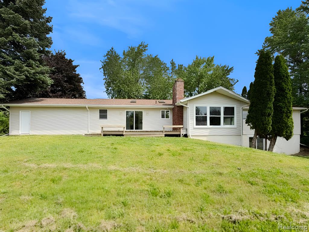 140 DARWIN Road, Pinckney, MI 48169 — Photo 2
