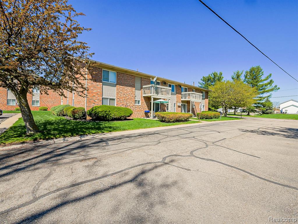 125 E Van Riper Road, Fowlerville, MI 48836 — Photo 23