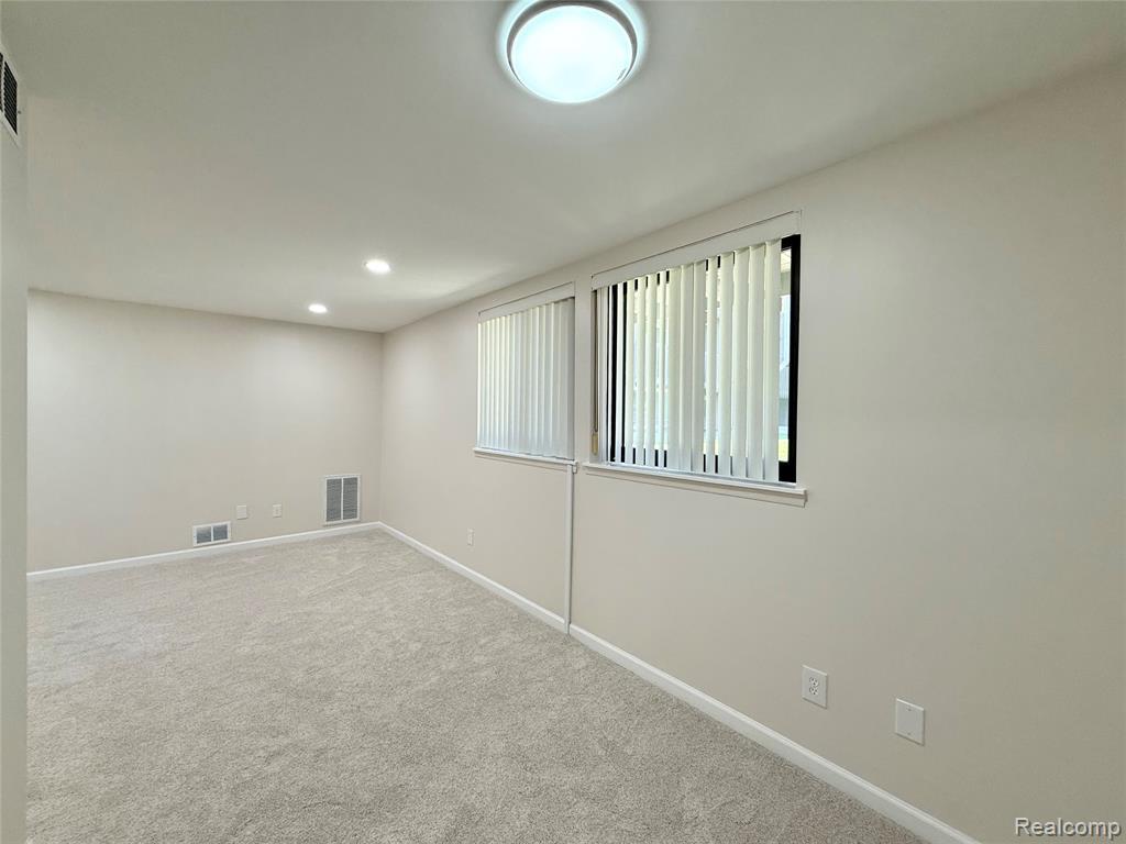 29870 W 12 Mile Road, 703, Farmington, MI 48334 — Photo 20