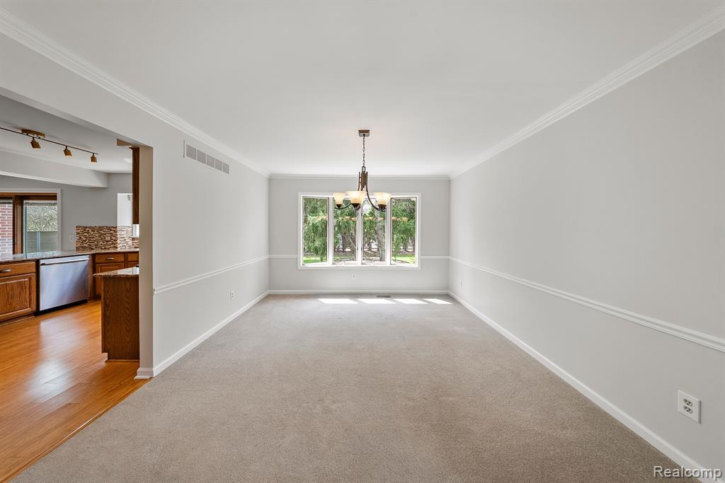 9415 Lakewood Drive, Grosse Ile, MI 48138 — Photo 9