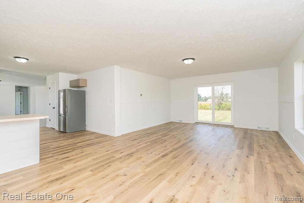 10185 N Genesee Road, Mount Morris, MI 48458 — Photo 11