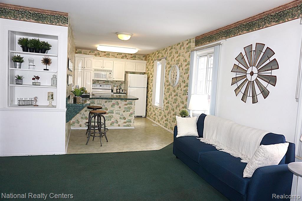 38348 CAROLON Boulevard, Westland, MI — Photo 2