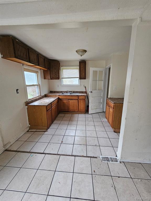 7075 VICTORY Avenue, Warren, MI 48091 — Photo 4