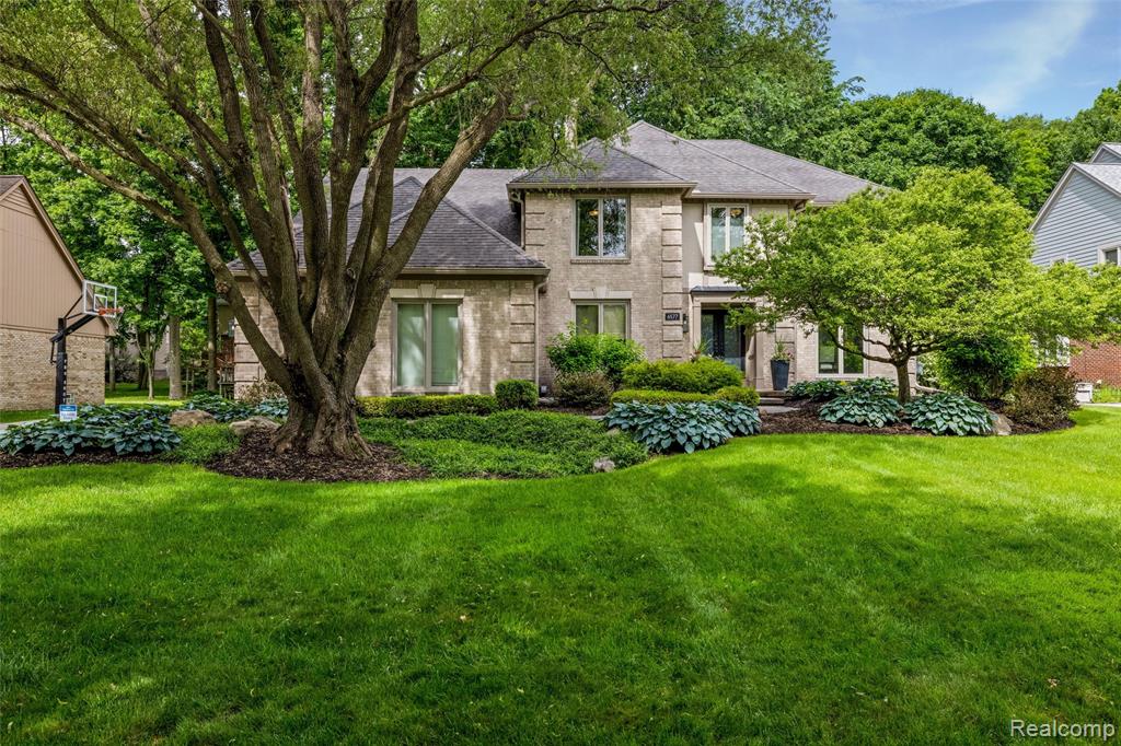 6577 Crabapple, Troy, MI 48098 — front exterior