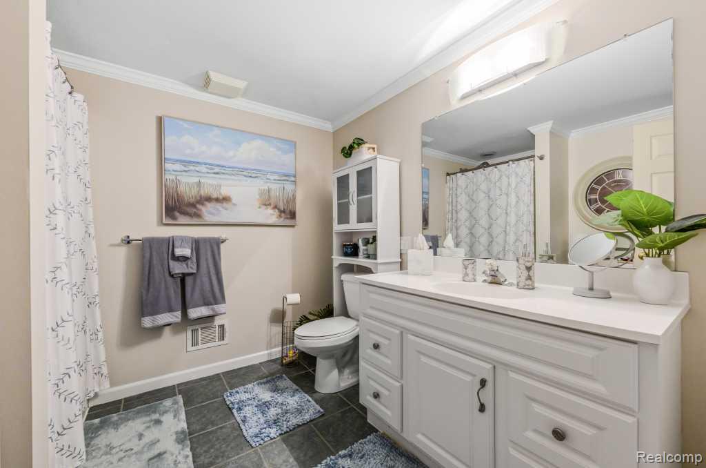 7809 Haverhill Court N, Canton, MI 48187 — Photo 32
