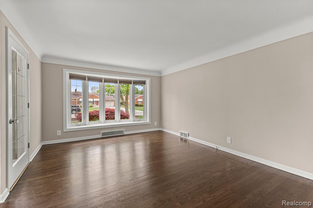 9280 REECK Road, Allen Park, MI 48101 — Photo 10