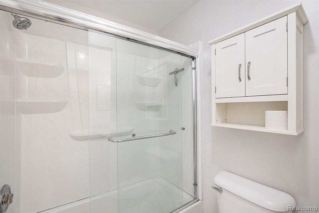 2440 PARMENTER Boulevard, 105, Royal Oak, MI 48073 — Photo 17