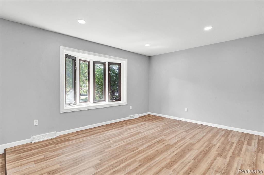 8962 Glasgow Drive, White Lake, MI — Photo 14