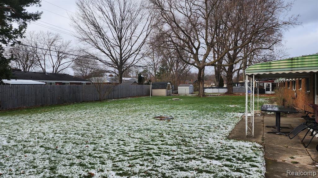 45251 CUSTER Avenue, Utica, MI 48317 — Photo 37