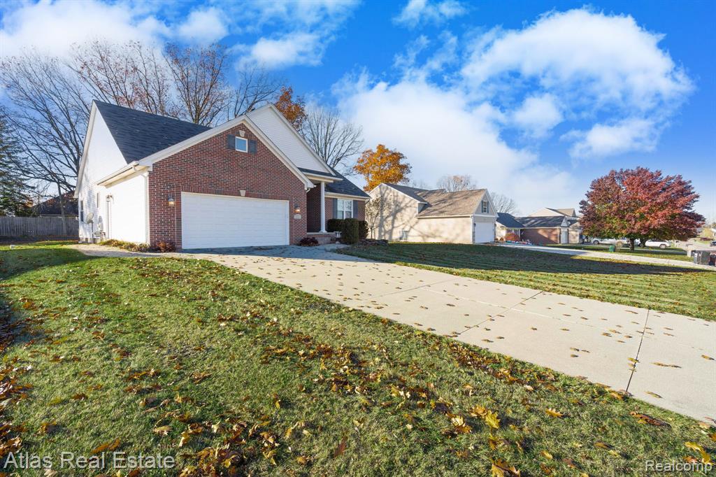 4400 Pebble Creek Boulevard, Burton, MI 48439 — Photo 4