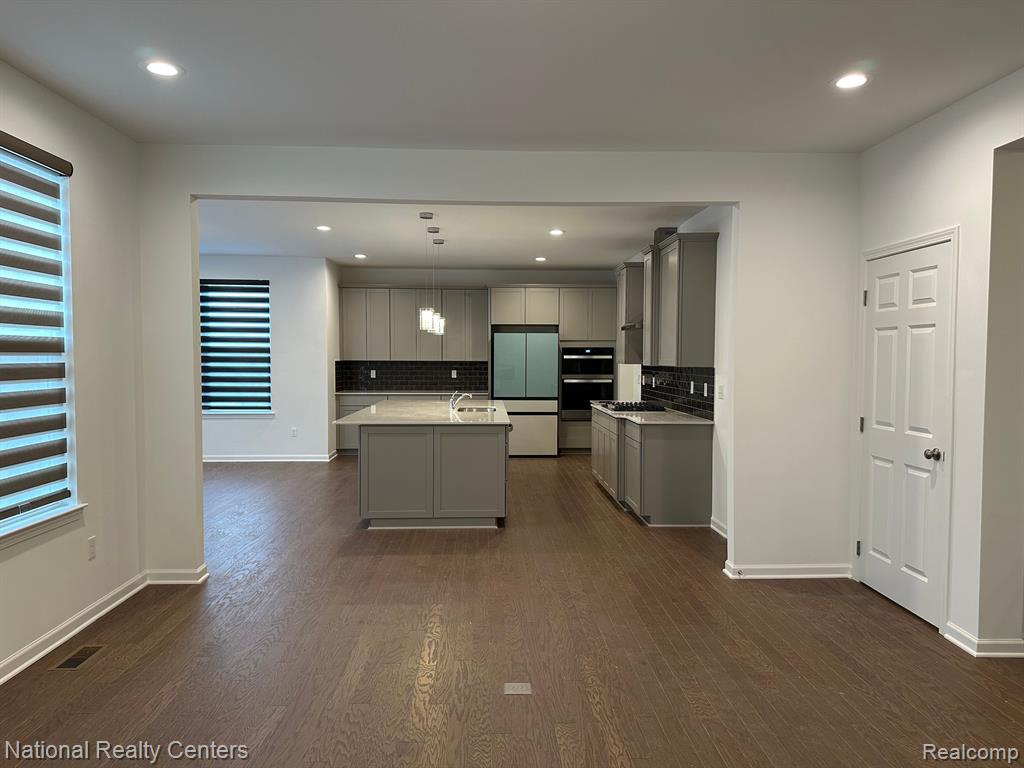 51051 BAILEYS Landing, Canton, MI 48187 — Photo 8
