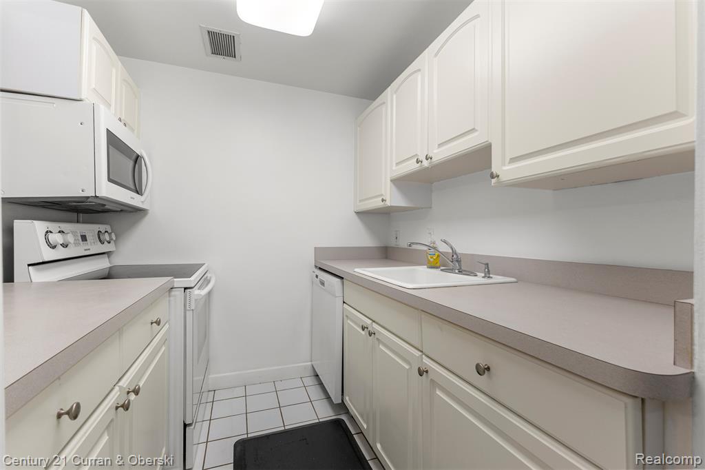 22700 Garrison Street, 404, Dearborn, MI 48124 — Photo 7