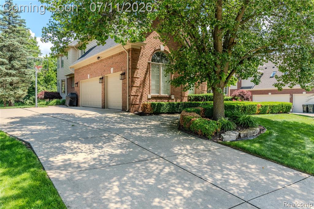 819 Majestic Drive, Rochester Hills, MI 48306 — Photo 33