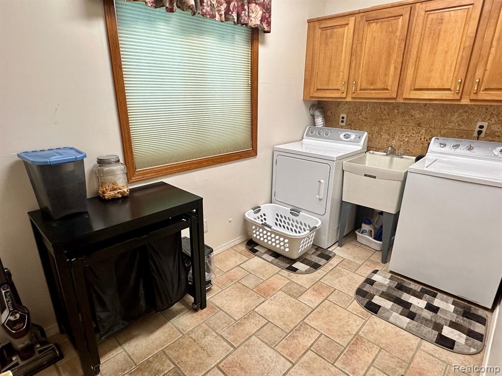 6763 BERRY POINTE Drive, Clarkston, MI 48348 — Photo 35