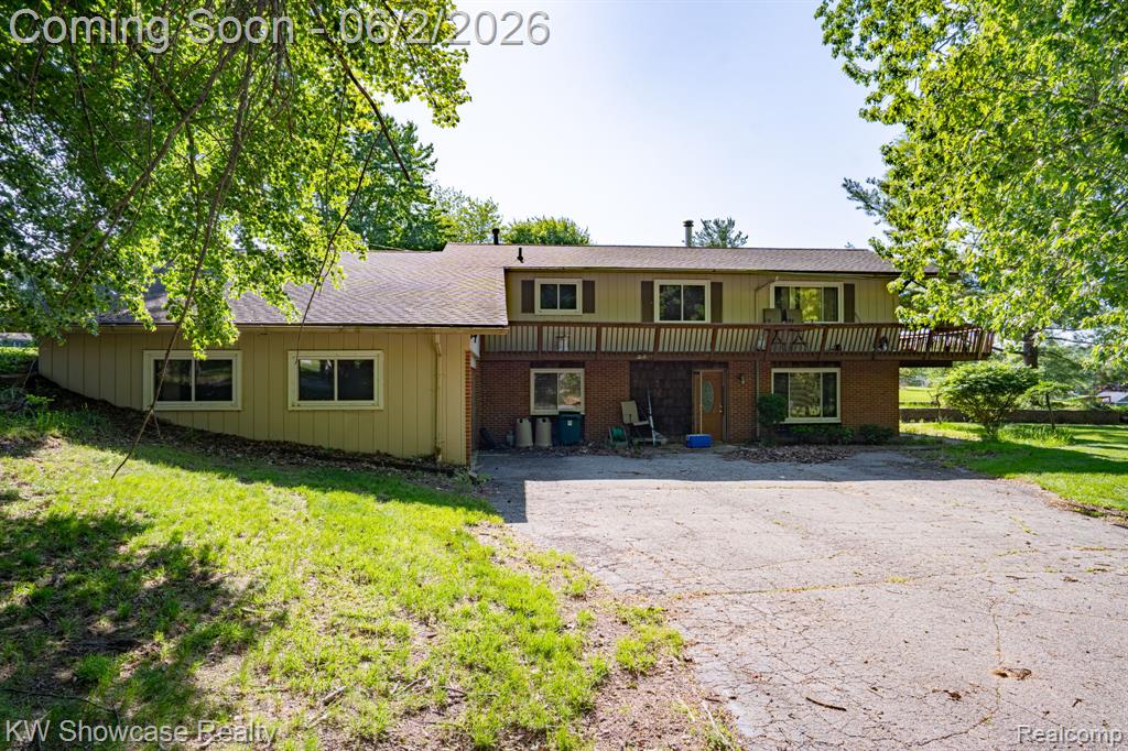 820 Clara Street, Commerce Twp, MI 48390 — Photo 8