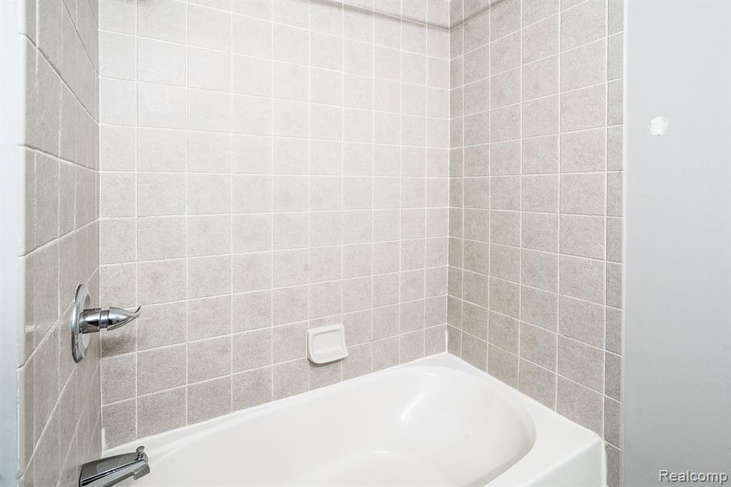 4205 CAMERON Circle, Walled Lake, MI 48390 — Photo 24