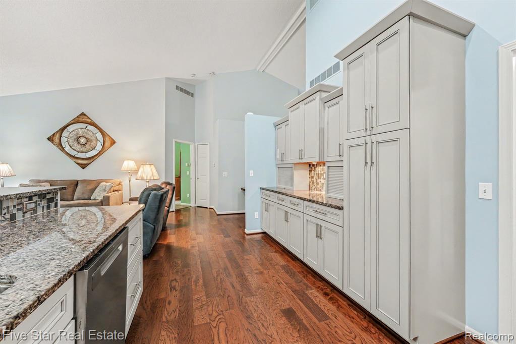 6838 Fox Lane, Waterford, MI 48327 — Photo 12
