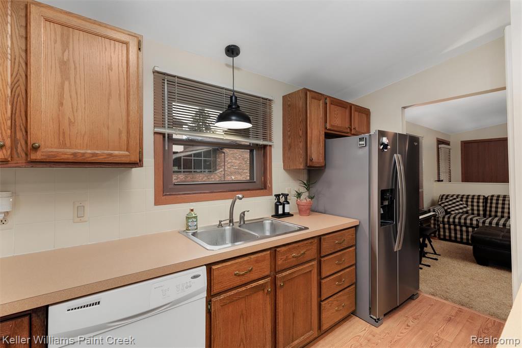 975 Woodlane Drive, Rochester Hills, MI 48307 — Photo 18