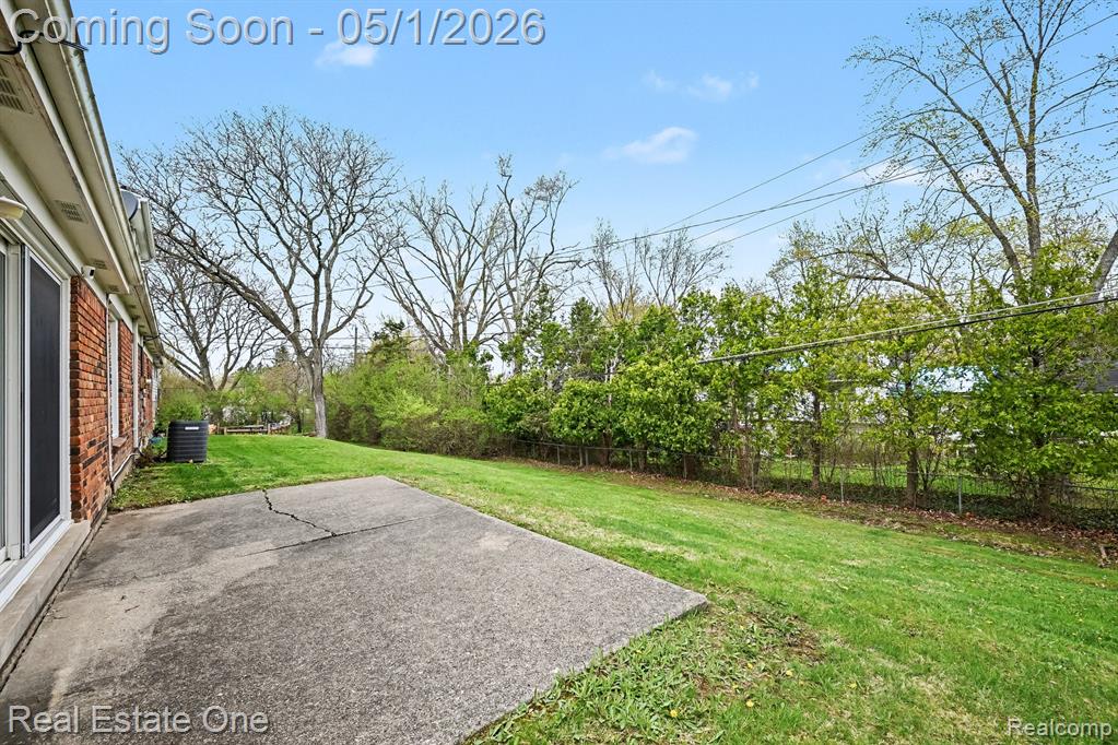 26254 Kiltartan Street, Farmington, MI 48334 — Photo 25