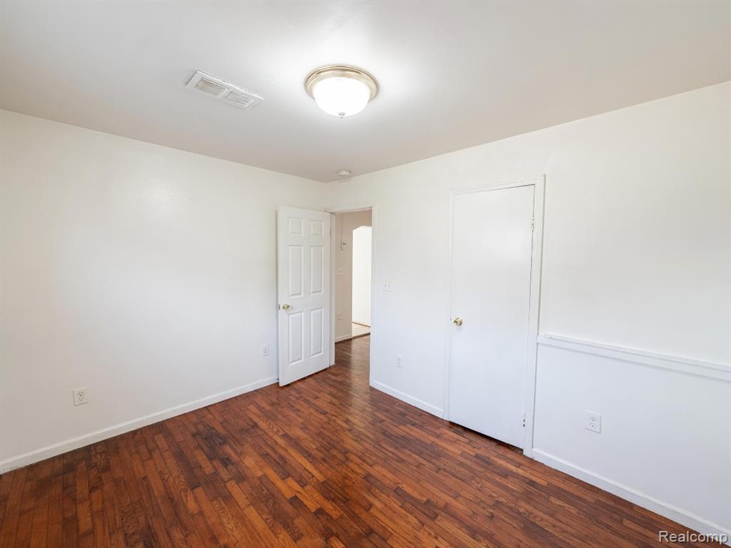 1087 W Kurtz Avenue, Flint, MI 48505 — Photo 5