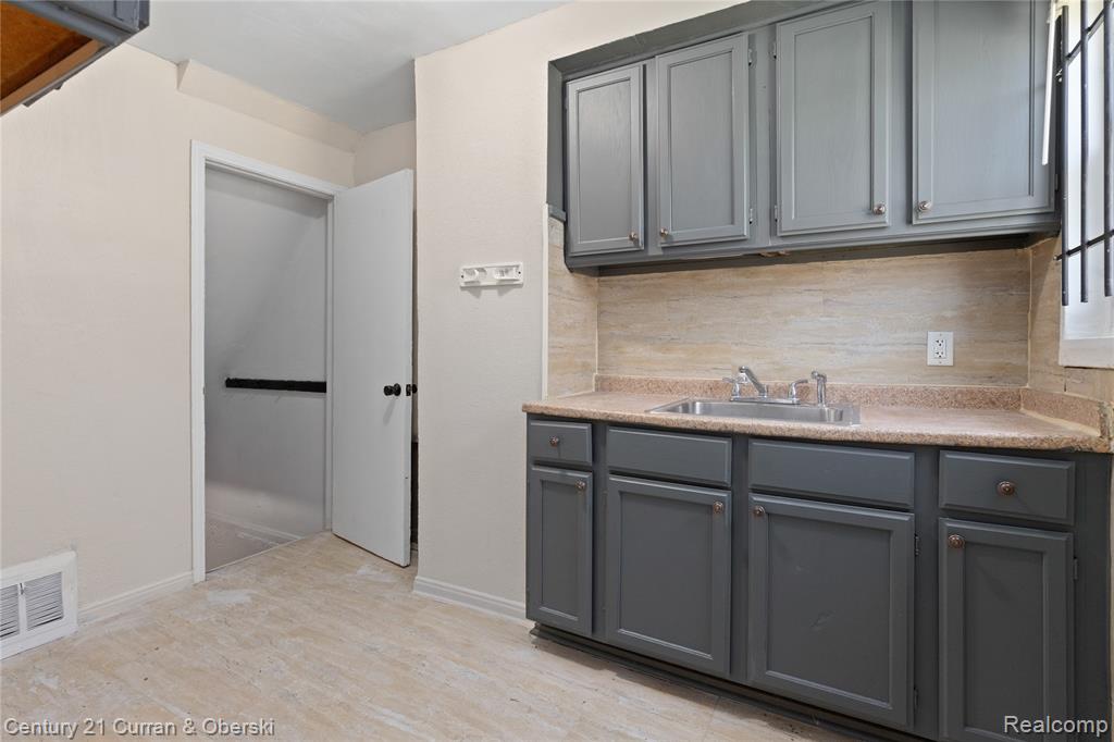 9145 Mettetal, Detroit, MI 48228 — Photo 4