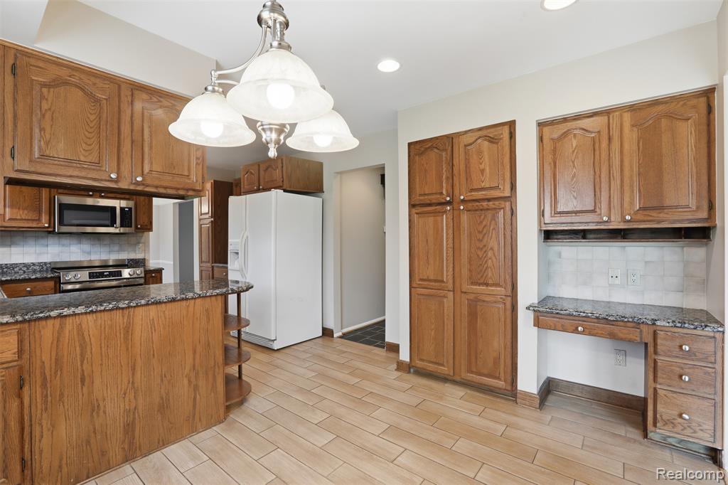 5972 Barnstable Court, West Bloomfield, MI — Photo 19