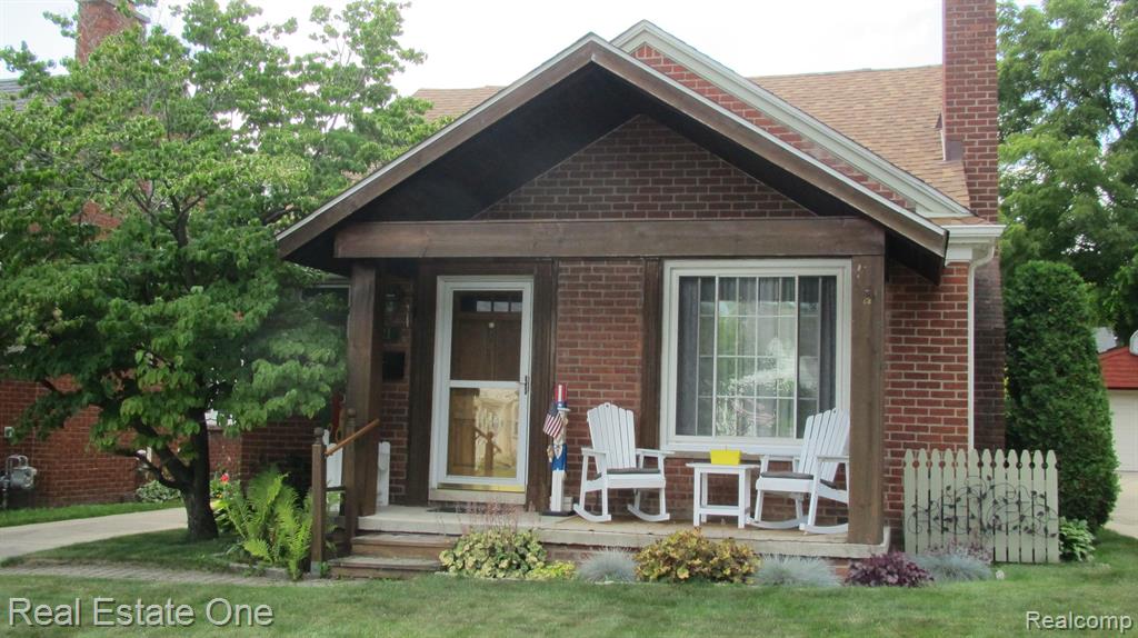 921 MAYBURN Street, Dearborn, MI 48128 — Photo 2