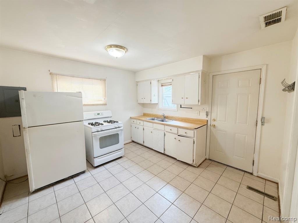 1087 W Kurtz Avenue, Flint, MI 48505 — Photo 10