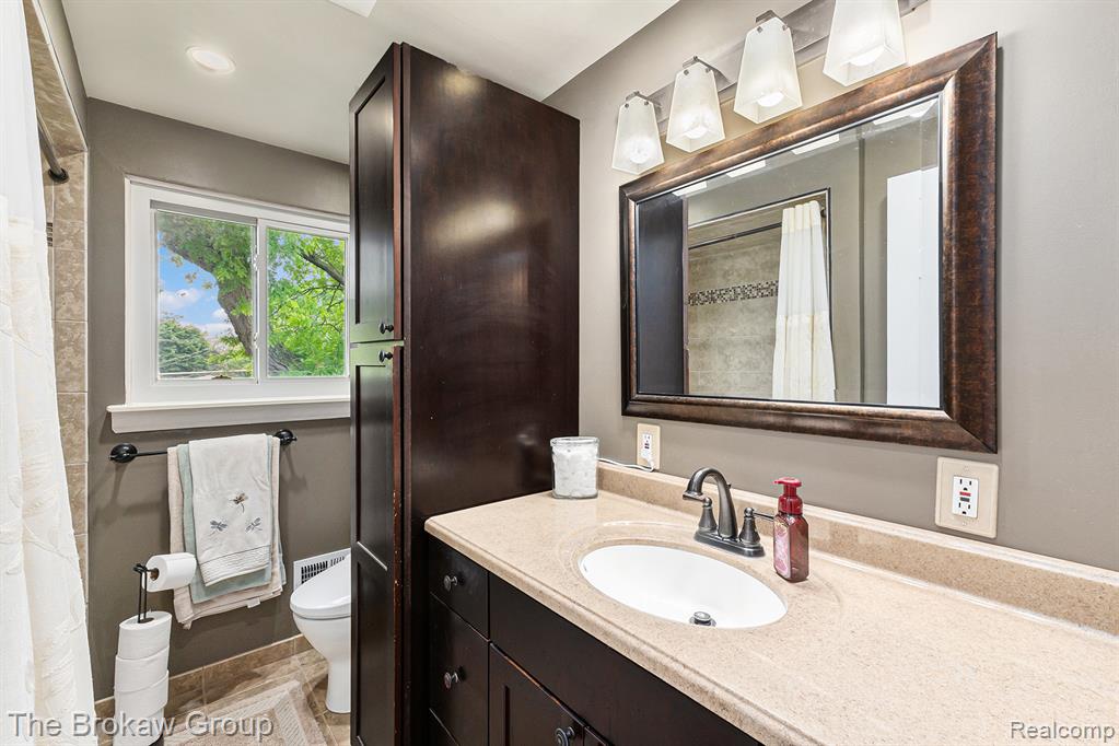 40456 Meade Point Drive, Sterling Heights, MI 48313 — Photo 17