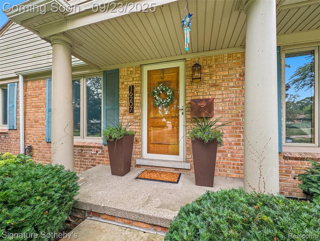 16207 Wetherby Street, Beverly Hills, MI 48025 — Photo 2