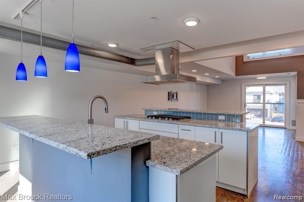 638 W 11 Mile Road, Royal Oak, MI 48067 — Photo 11