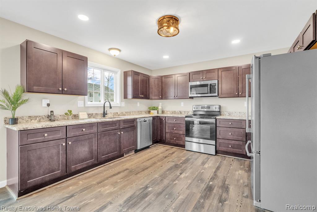 4080 Lancaster Drive, Fort Gratiot, MI 48059 — Photo 13