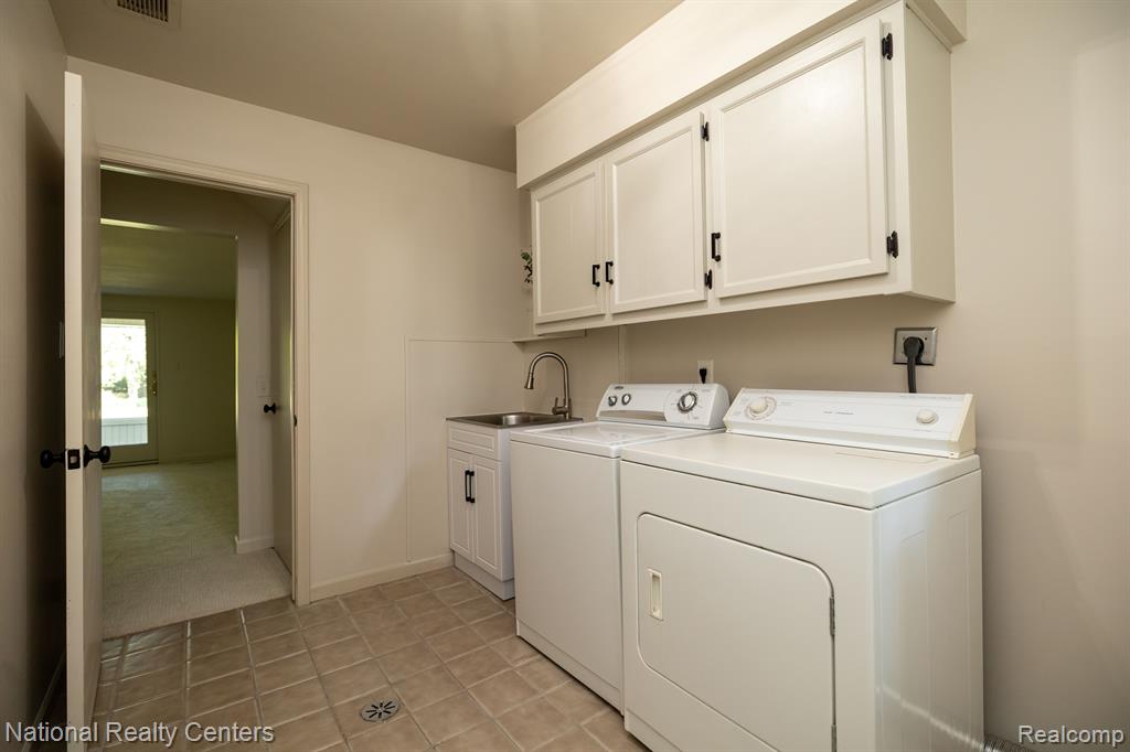 6050 UPPER STRAITS Boulevard, West Bloomfield, MI 48324 — Photo 21
