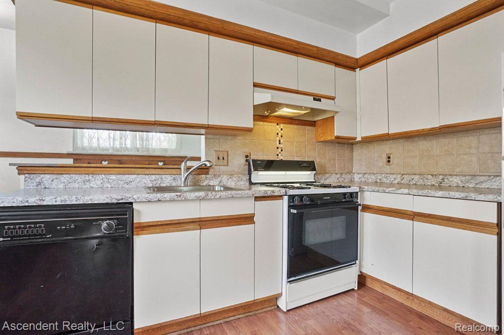 42763 MICHIGAN Drive, Sterling Heights, MI 48313 — Photo 10