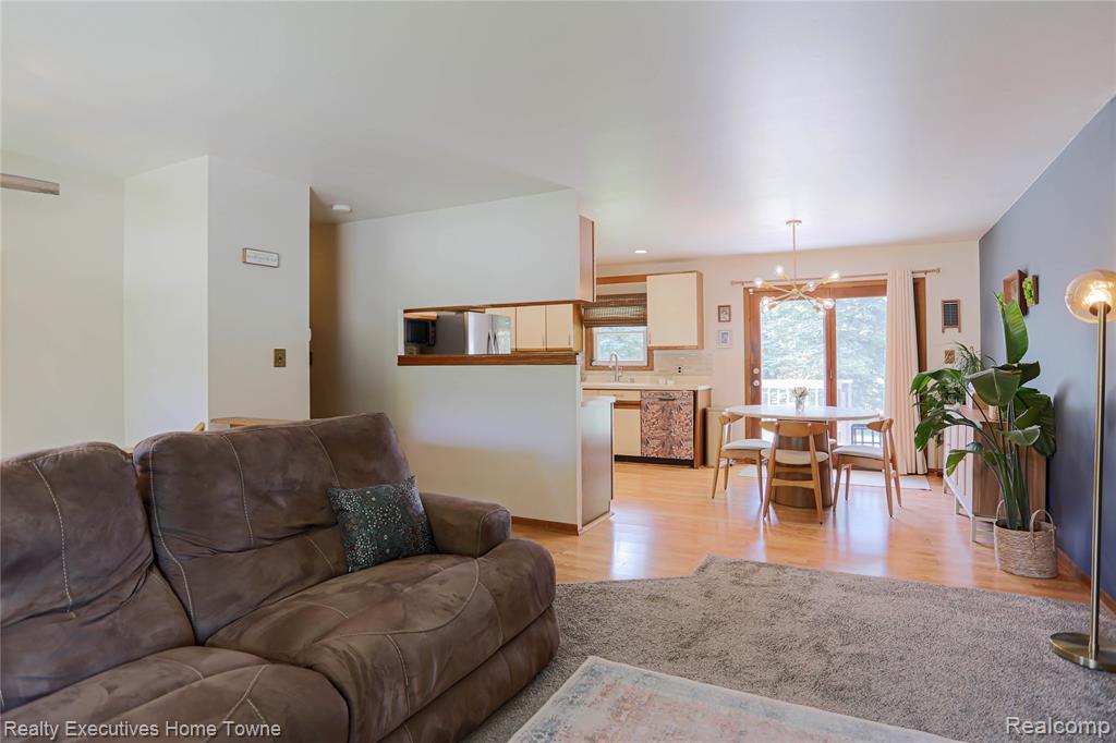 2687 Los Angeles Drive, Wolverine Lake, MI 48390 — Photo 14