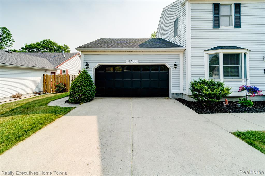 4238 FAIRWAY Drive, Fort Gratiot, MI 48059 — Photo 2