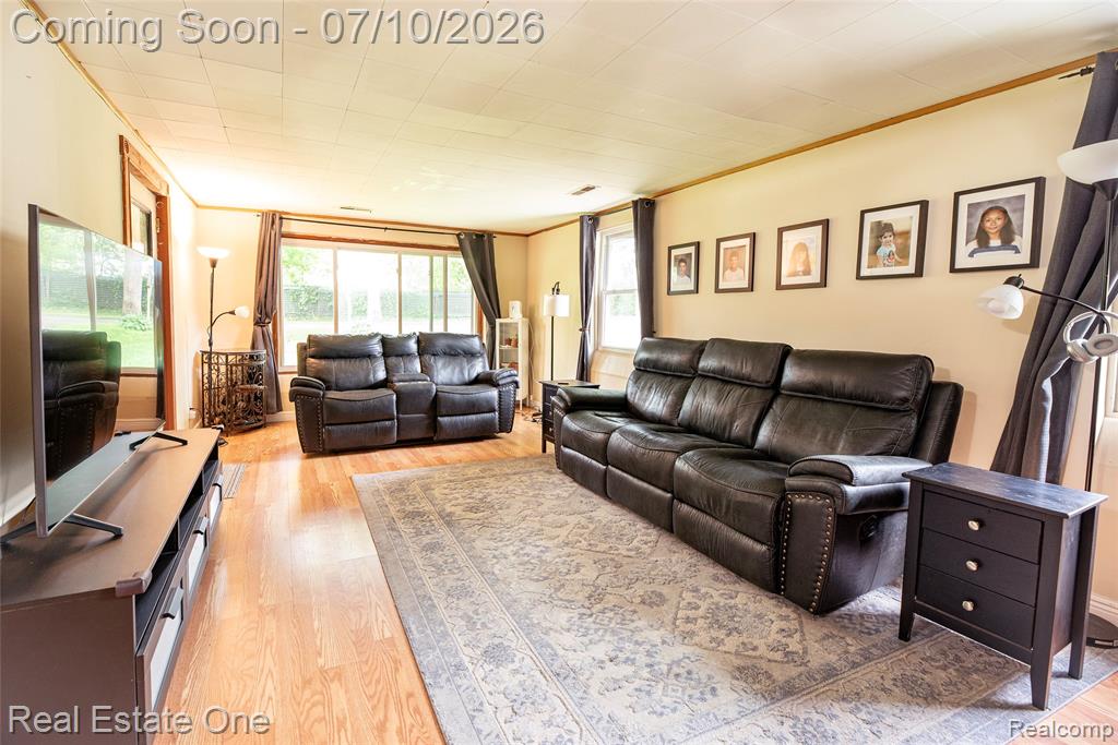 875 S Grey Road, Auburn Hills, MI 48326 — Photo 2