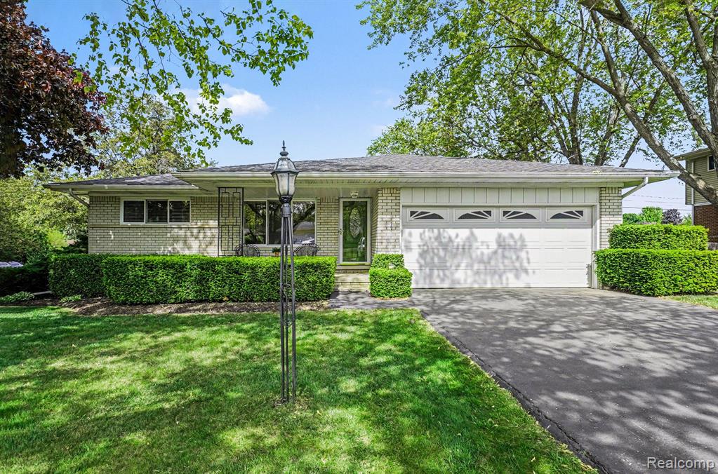 5364 Fern Avenue, Grand Blanc, MI 48439 — Photo 2