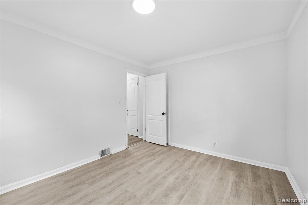 839 E HAYES Avenue, Hazel Park, MI 48030 — Photo 18