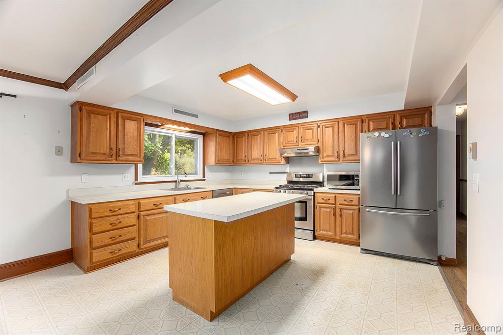 2805 Oakview Drive, Dryden, MI 48428 — Photo 6