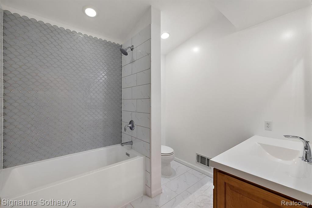 423 HAWTHORN Avenue, Royal Oak, MI 48067 — Photo 13