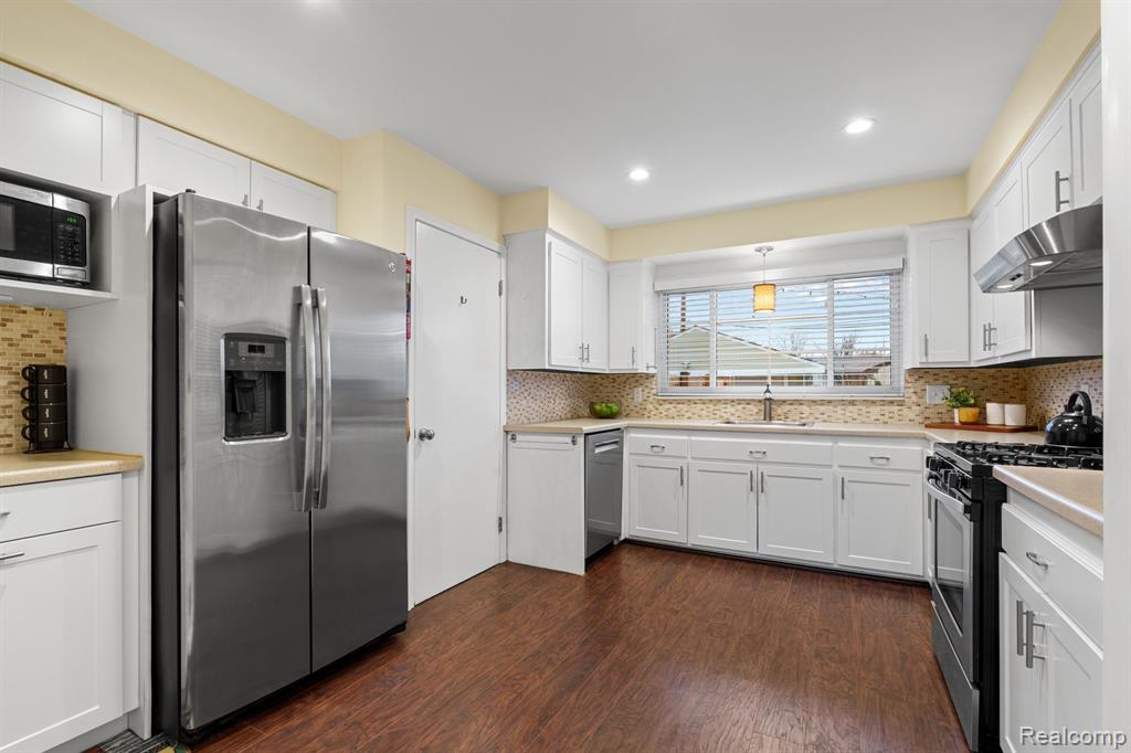 9369 CALIFORNIA Street, Livonia, MI 48150 — Photo 17