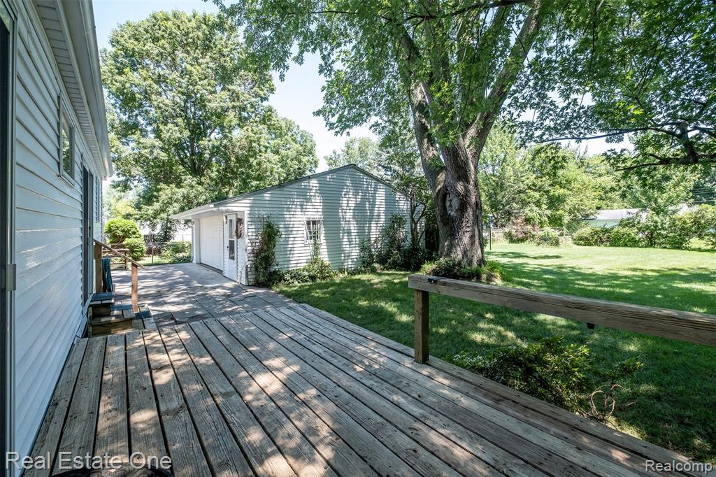 4217 Carmanwood Drive, Flint, MI 48507 — Photo 38