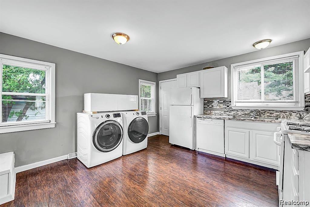 8676 Robindale Avenue, Dearborn Heights, MI 48127 — Photo 18