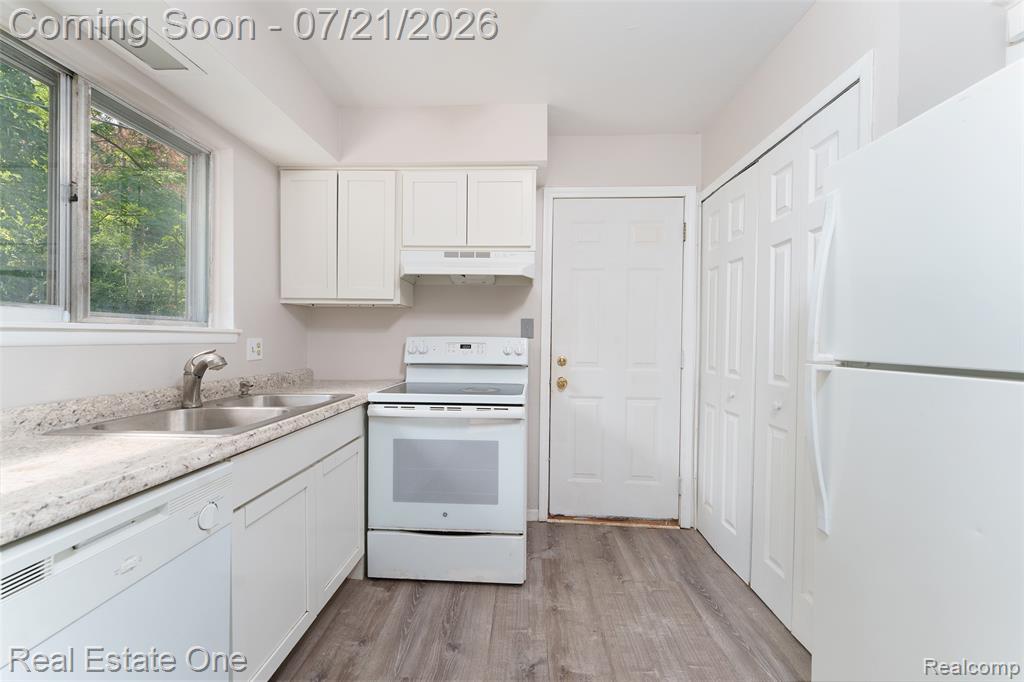 4069 Village Square, Brighton, MI 48114 — Photo 14