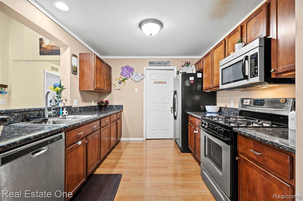 21628 Majestic Drive, Trenton, MI 48183 — Photo 12