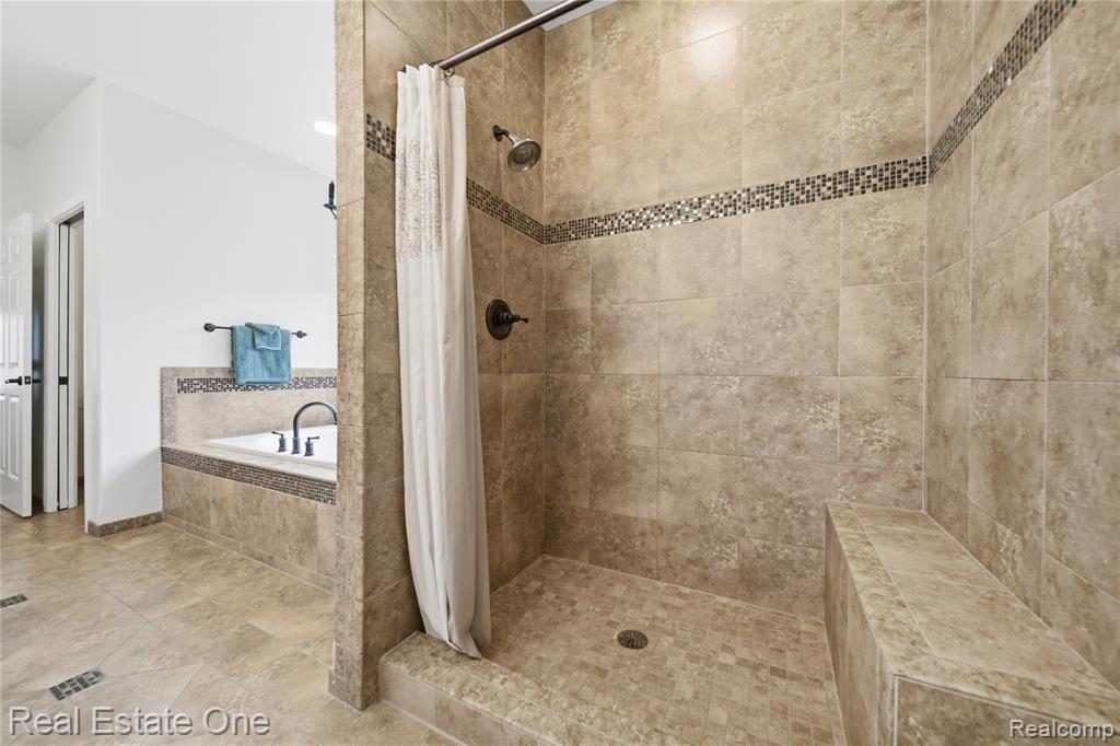 10152 Rosemarie Run, Brighton, MI 48114 — Photo 21