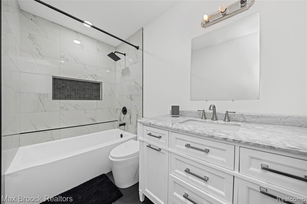 4241 S Shore Street, Waterford, MI 48328 — Photo 21