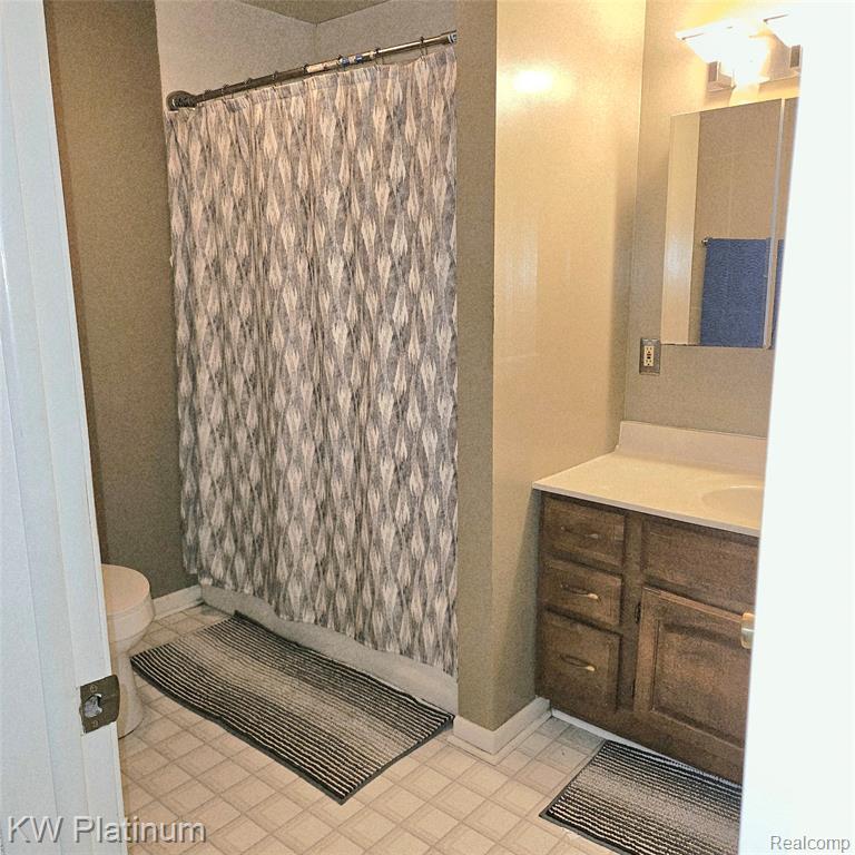 1381 Brys Drive, Grosse Pointe Woods, MI 48236 — Photo 12